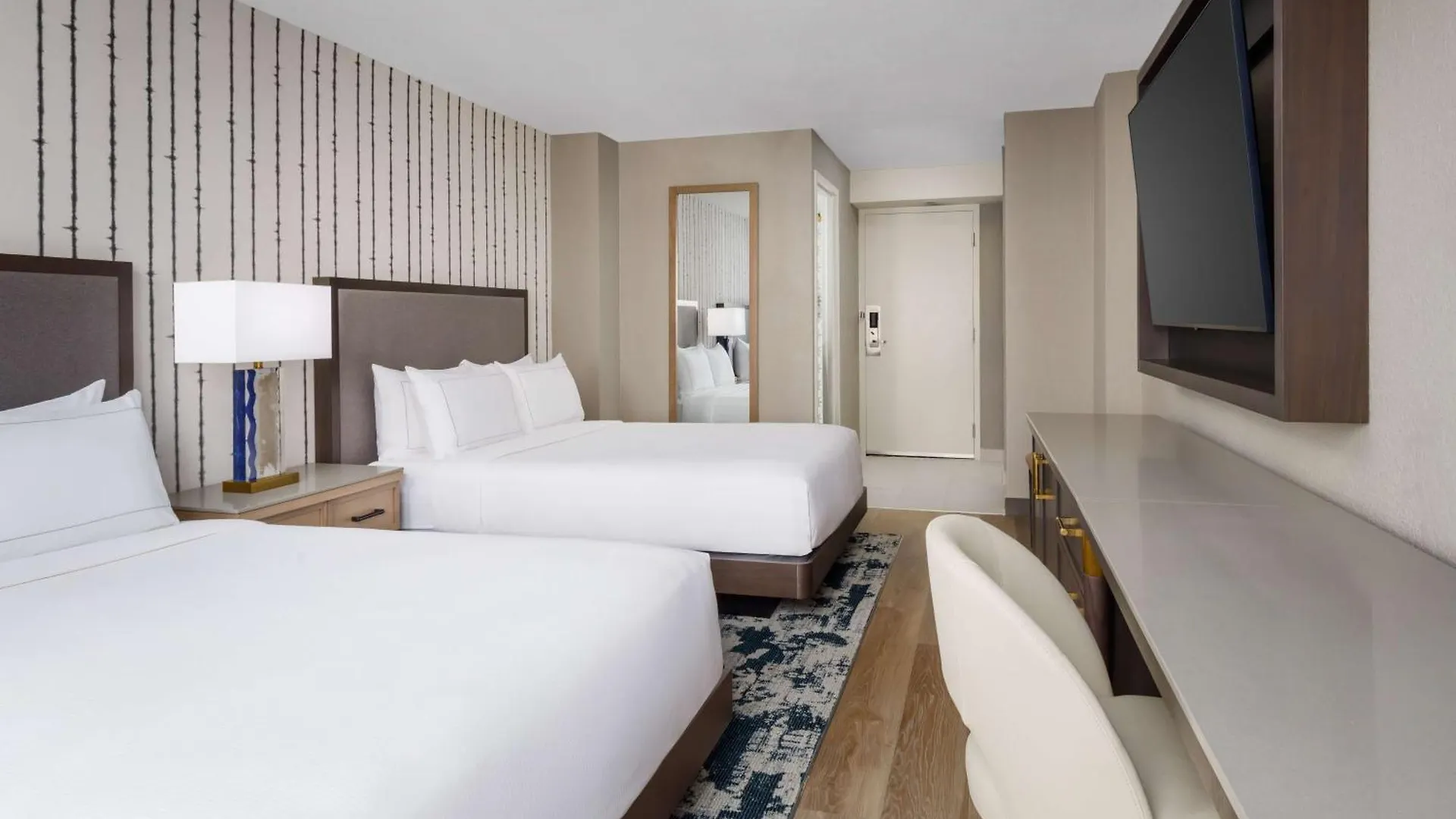 Doubletree By Hilton Charlotte City Center 4*,