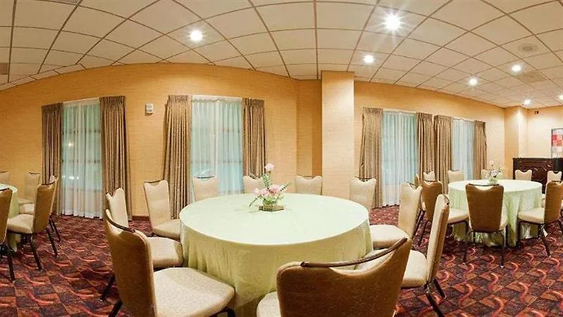 Doubletree By Hilton Charlotte City Center 4*,