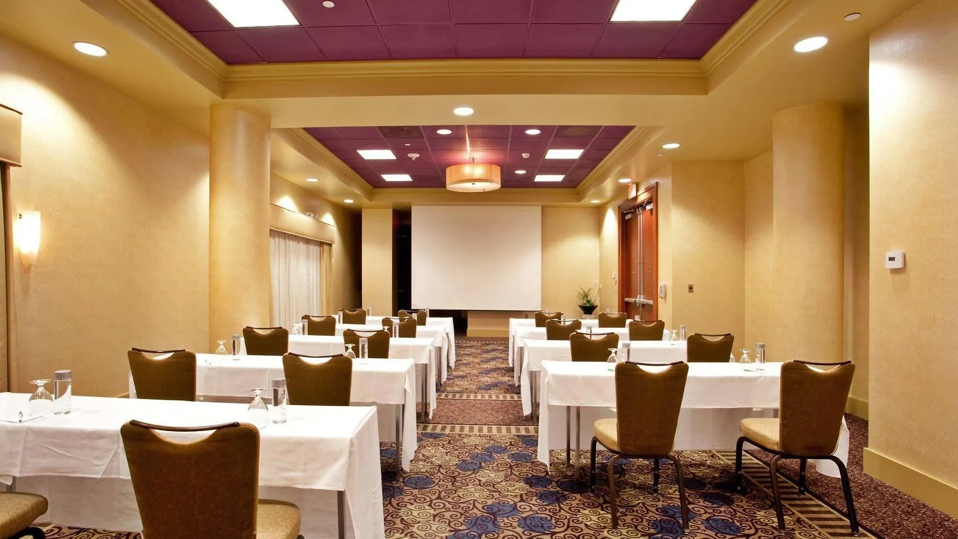 Doubletree By Hilton Charlotte City Center